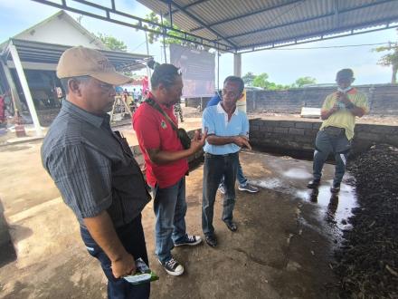 Perbekel Bungkulan dan Pengurus Bumdesa Mengunjungi Peresmian TPs3R di Desa Gelgel KabKlungkung.